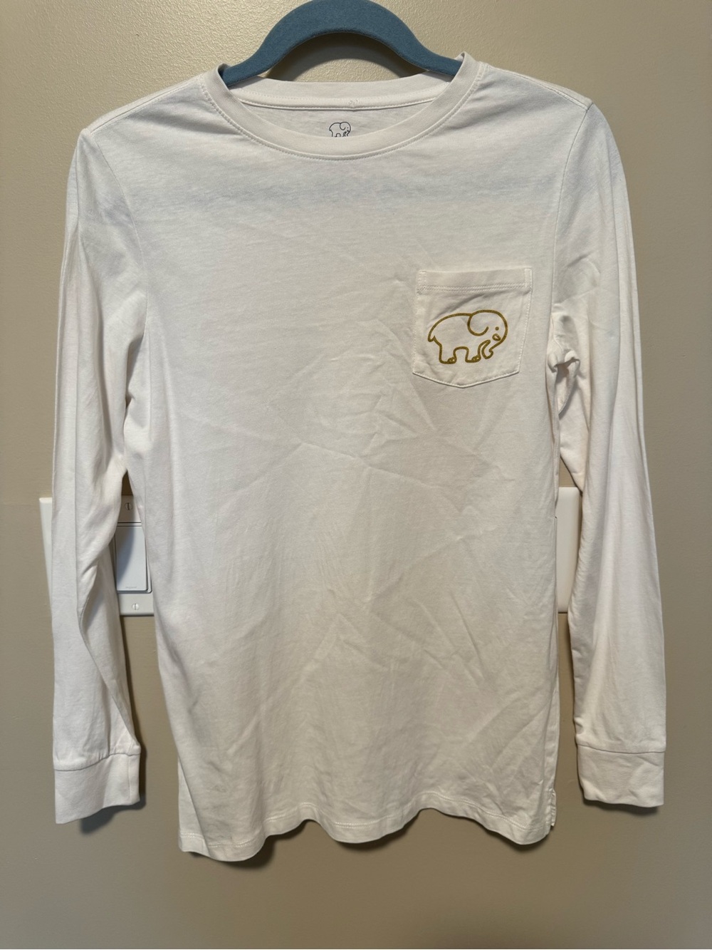 ivory ella White Long-Sleeve Pocket Tee with Gold Elephant